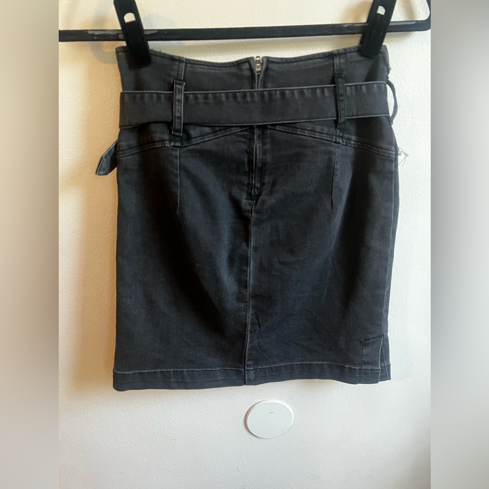 Free People Black Belted Denim Mini Skirt High‎ Waisted Faded Wash Size 2 - Picture 3 of 5